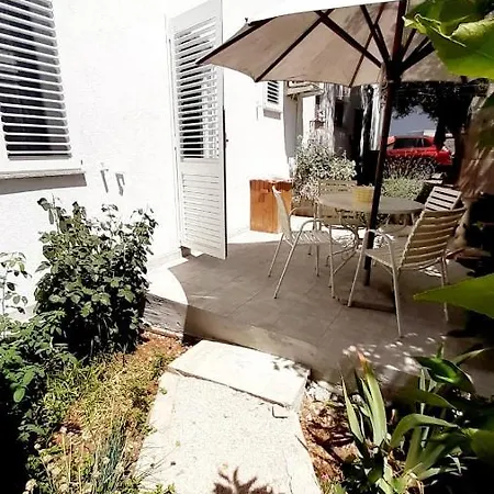 Ivan Apartment Vir
